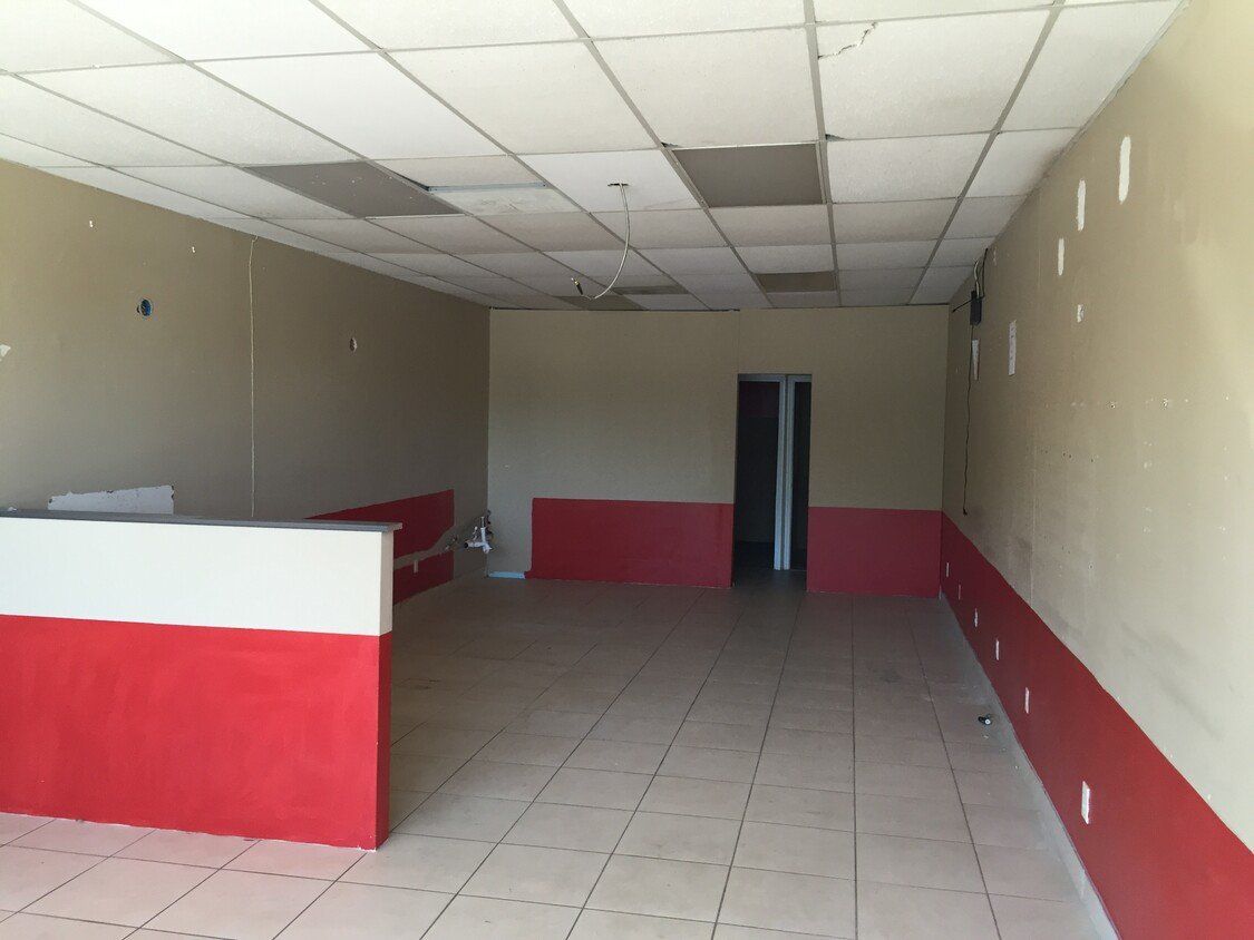Retail Space For Lease: 2550 Mayport Rd, Jacksonville, FL 32233